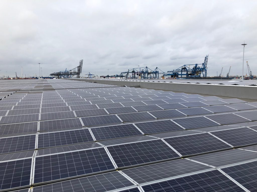 Zonnepanelen op het dak van Kloosterboer